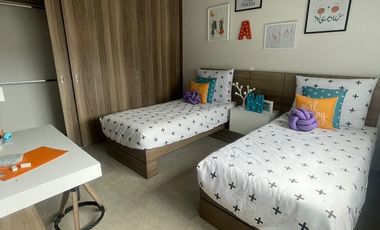 Casas en Borboleta junto al bosque de la primavera