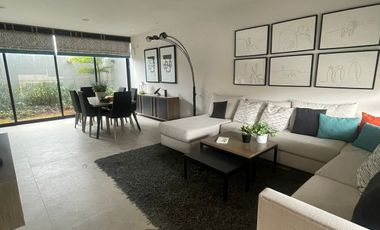 Casas en Borboleta junto al bosque de la primavera