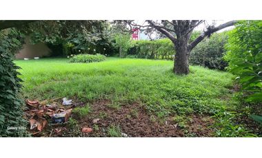 MOGOTES; CHALET ANTIGUO DE 3 AMB. CON JARDIN.-