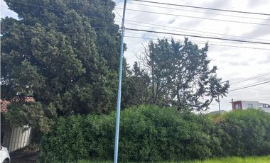 MOGOTES; CHALET ANTIGUO DE 3 AMB. CON JARDIN.-