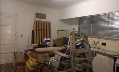 MOGOTES; CHALET ANTIGUO DE 3 AMB. CON JARDIN.-