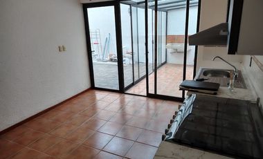 Casa en renta en Miguel Hidalgo Resid. Alamillos atras de Nissan Mega de A.López Mateos