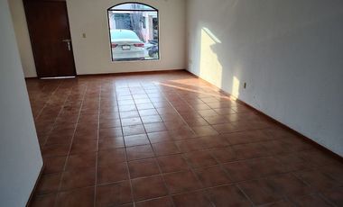 Casa en renta en Miguel Hidalgo Resid. Alamillos atras de Nissan Mega de A.López Mateos