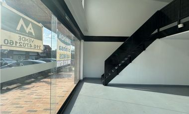 SE VENDE LOCAL COMERCIAL EN LA CEJA MALL CANTARRANA