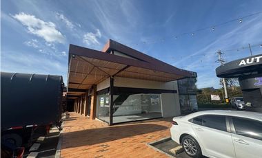 SE VENDE LOCAL COMERCIAL EN LA CEJA MALL CANTARRANA