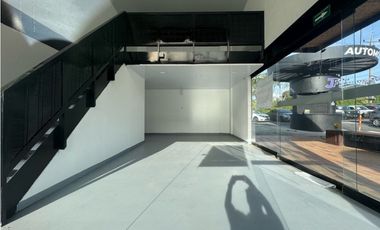 SE VENDE LOCAL COMERCIAL EN LA CEJA MALL CANTARRANA