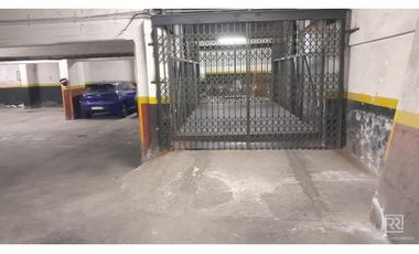 VENTA COCHERA CUBIERTA CENTRO