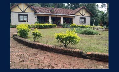 Oportunidad Única! Se Vende Casa Estilo Colonial en terreno de 14.958 mts.