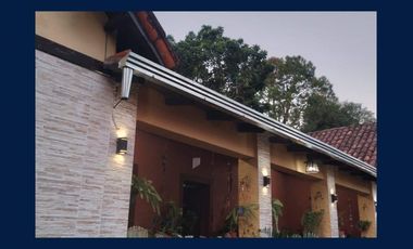 Oportunidad Única! Se Vende Casa Estilo Colonial en terreno de 14.958 mts.
