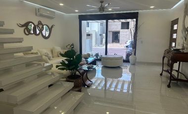 CASA ÚNICA EN VENTA EN RESIDENCIAL VIA CUMBRES CANCUN COLDWELL BANKER