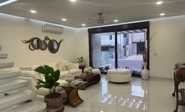 CASA ÚNICA EN VENTA EN RESIDENCIAL VIA CUMBRES CANCUN COLDWELL BANKER