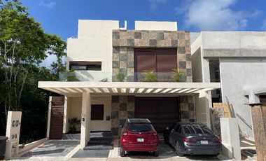 CASA ÚNICA EN VENTA EN RESIDENCIAL VIA CUMBRES CANCUN COLDWELL BANKER