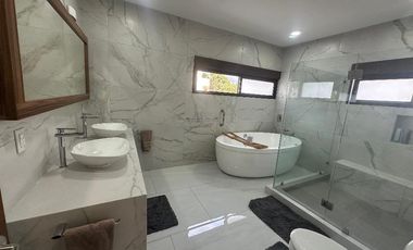 CASA ÚNICA EN VENTA EN RESIDENCIAL VIA CUMBRES CANCUN COLDWELL BANKER