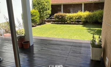 Casa Reciclada de 4 ambientes con parque - Venta - Zona Mogotes