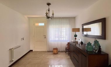 Casa Reciclada de 4 ambientes con parque - Venta - Zona Mogotes