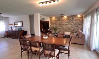Casa Reciclada de 4 ambientes con parque - Venta - Zona Mogotes