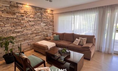 Casa Reciclada de 4 ambientes con parque - Venta - Zona Mogotes