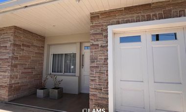 Casa Reciclada de 4 ambientes con parque - Venta - Zona Mogotes