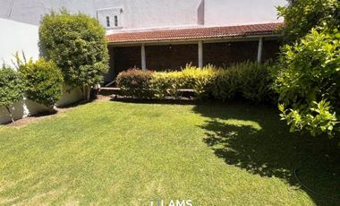 Casa Reciclada de 4 ambientes con parque - Venta - Zona Mogotes