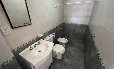 En Alquiler | Ultimo Departamento de 2 Ambientes disponible en el Edificio - Planta Alta al Frente -Moreno Centro |