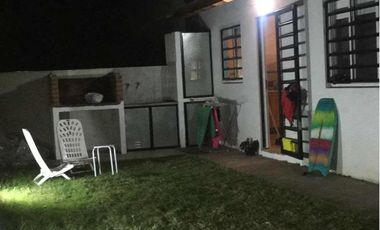 Casa en venta - 3 Dormitorios 1 Baño - Cocheras - 80Mts2 - Mar del Tuyú