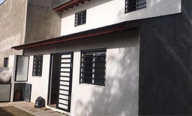 Casa en venta - 3 Dormitorios 1 Baño - Cocheras - 80Mts2 - Mar del Tuyú