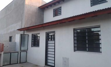 Casa en venta - 3 Dormitorios 1 Baño - Cocheras - 80Mts2 - Mar del Tuyú