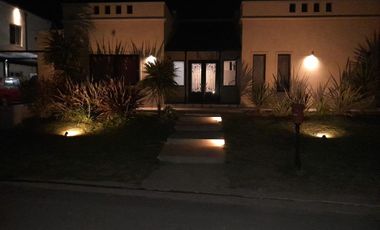Casa en venta - 3 Dormitorios 2 Baños - 803Mts2 - Guernica