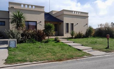 Casa en venta - 3 Dormitorios 2 Baños - 803Mts2 - Guernica