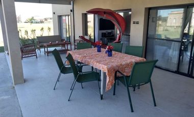 Casa en venta - 3 Dormitorios 2 Baños - 803Mts2 - Guernica