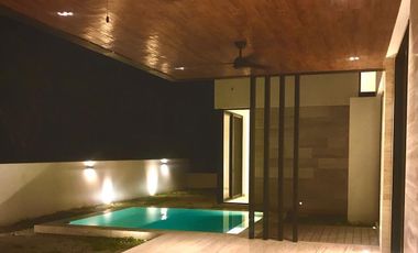 Venta Residencia con paneles solares en Privada