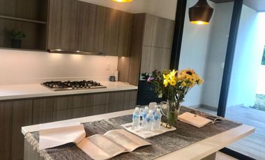 Venta Residencia con paneles solares en Privada