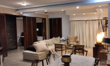 Casa en venta - 3 Dormitorios 3 Baños - 380Mts2 - Lanús Oeste