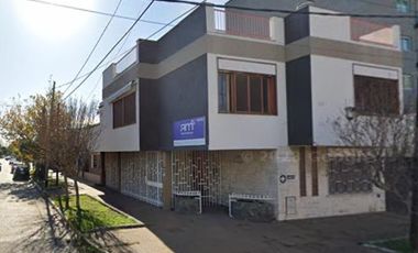 Casa en venta - 3 Dormitorios 3 Baños - 380Mts2 - Lanús Oeste