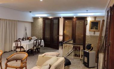 Casa en venta - 3 Dormitorios 3 Baños - 380Mts2 - Lanús Oeste