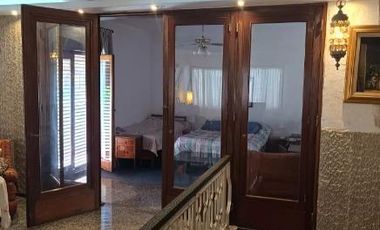 Casa en venta - 3 Dormitorios 3 Baños - 380Mts2 - Lanús Oeste