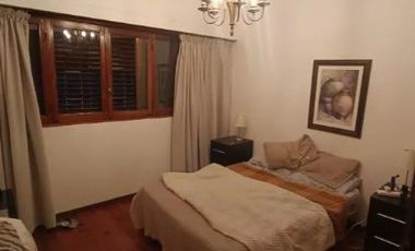 Casa en venta - 3 Dormitorios 3 Baños - 380Mts2 - Lanús Oeste
