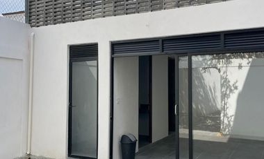 Edificio en renta para oficinas con estacionamiento en la Felix Ireta, Morelia