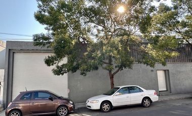 Edificio en renta para oficinas con estacionamiento en la Felix Ireta, Morelia