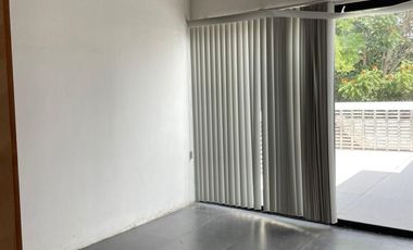Edificio en renta para oficinas con estacionamiento en la Felix Ireta, Morelia