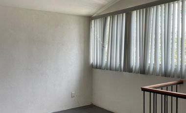 Edificio en renta para oficinas con estacionamiento en la Felix Ireta, Morelia