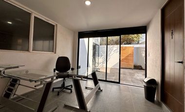 Edificio en renta para oficinas con estacionamiento en la Felix Ireta, Morelia