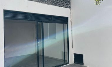 Edificio en renta para oficinas con estacionamiento en la Felix Ireta, Morelia
