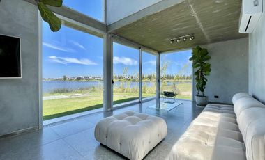 Retasada Casa en Naudir al lago central en venta - Con diseño, hormigon visto, piscina