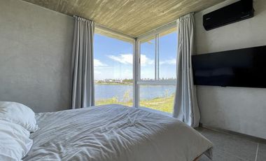 Retasada Casa en Naudir al lago central en venta - Con diseño, hormigon visto, piscina