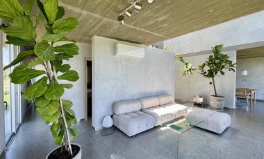 Retasada Casa en Naudir al lago central en venta - Con diseño, hormigon visto, piscina