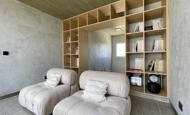 Retasada Casa en Naudir al lago central en venta - Con diseño, hormigon visto, piscina