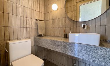 Retasada Casa en Naudir al lago central en venta - Con diseño, hormigon visto, piscina