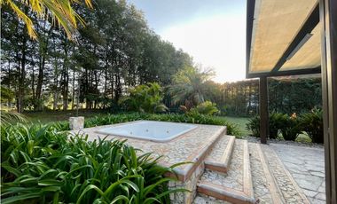 Casa campestre en exclusiva parcelación Llano Grande