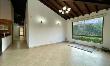 Casa campestre en exclusiva parcelación Llano Grande